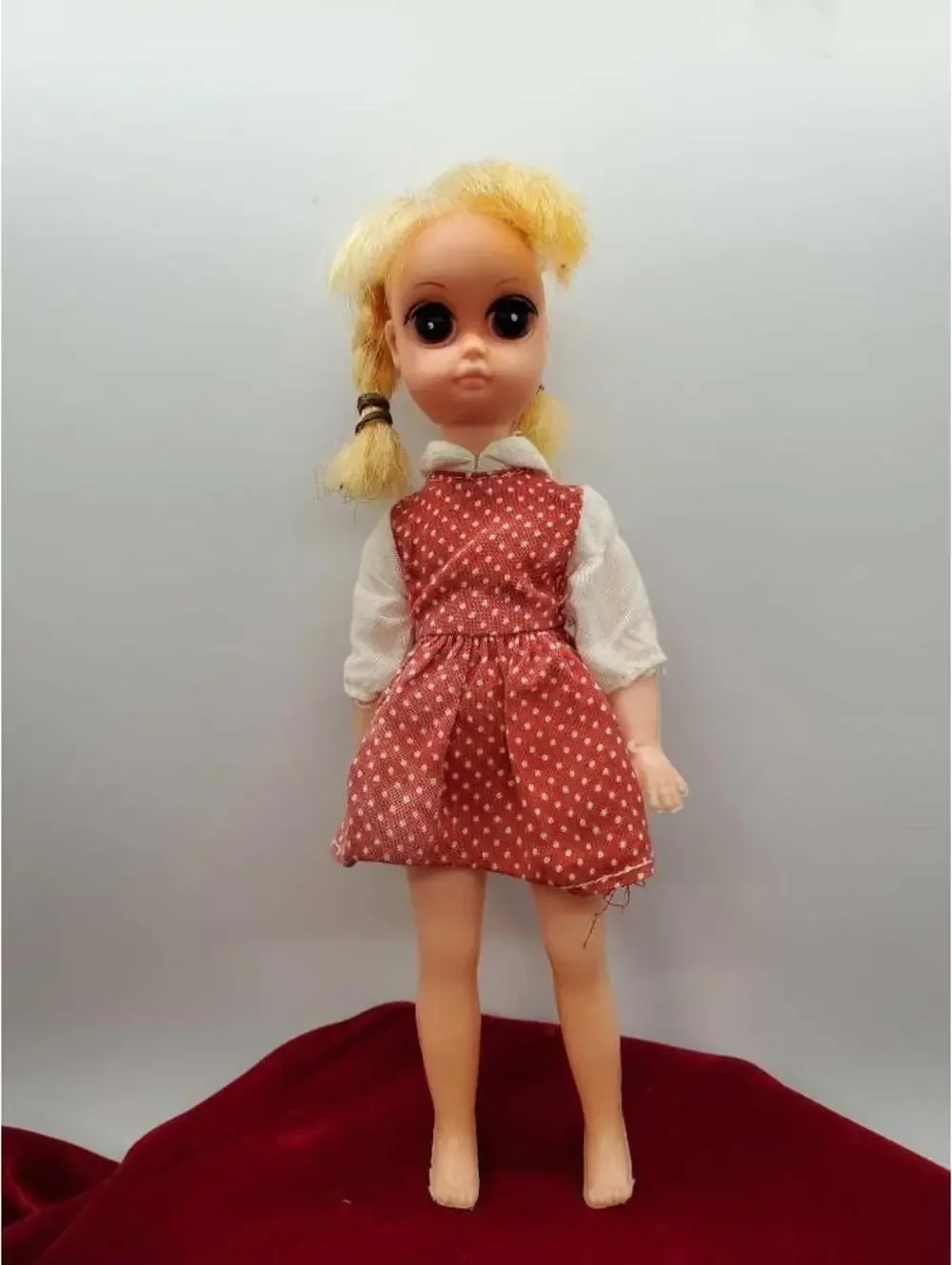 Vintage Susie Sad Eyes type, Big Eye, Margaret Keane style, Blythe Type